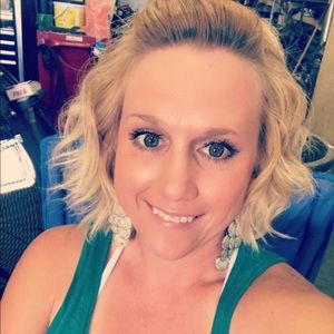 Meet your Posher, Leslie